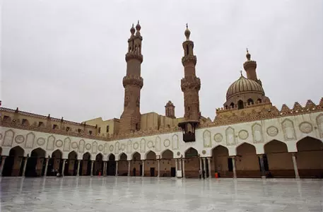 Египет продолжает удерживать 22 российских студента 