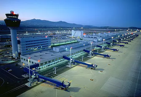 Египетский самолет экстренно сел в Афинах после сообщения о бомбе