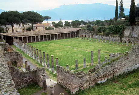 Дожди разрушили часть античного здания в Помпеях