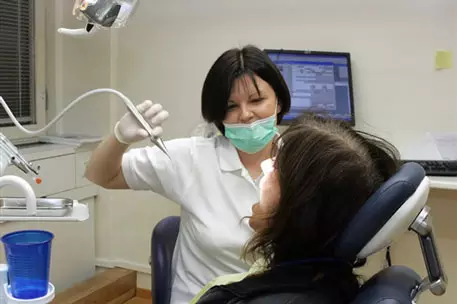 Лишившаяся 13-ти зубов американка получит два миллиона долларов