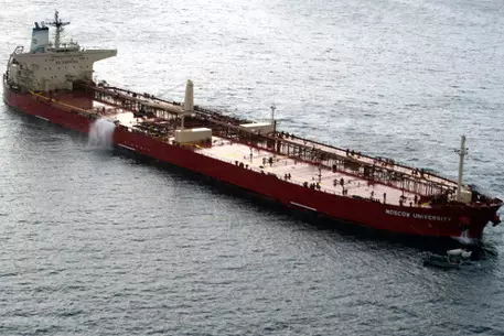 Пираты пытались поджечь экипаж "Московского университета"