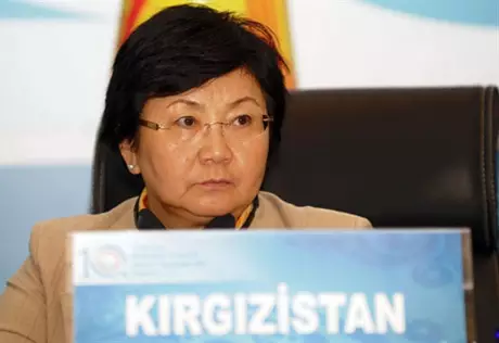 Отунбаева отвергла данные о дискриминации узбеков в суде