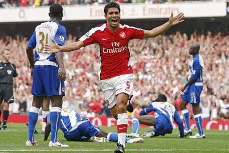 "Арсенал" разгромил дома "Уиган"