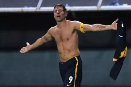 Аргентинский футболист забил головой с 40 метров