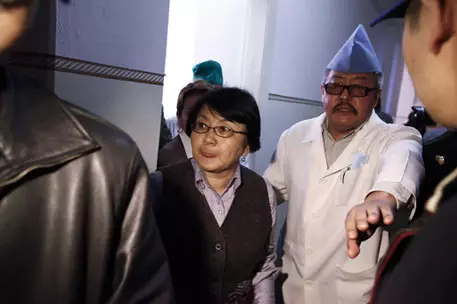 Розу Отунбаеву сделают временным президентом Киргизии