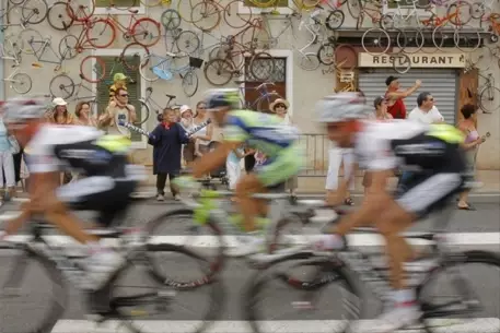 UCI разрешил участникам "Тур де Франс" использовать радиосвязь