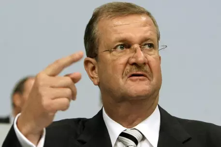 Глава Porsche уволился из-за альянса с Volkswagen