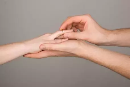 Женщинам посоветовали выбирать в мужья ровесников