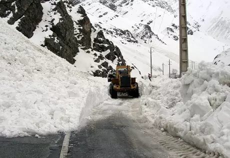 Из-за сильного снегопада и ветра в Грузии без света остались 80 тысяч человек