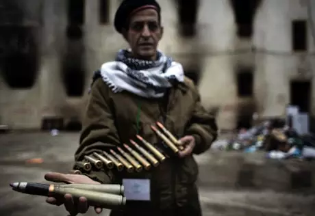 Египет занялся поставкой оружия ливийским повстанцам
