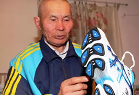 Казахстанцу для участия в марафоне мира нужны 200 тысяч тенге