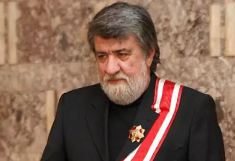 В Болгарии угнали автомобиль с внучкой министра культуры