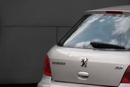 Правительство России усложнило сборку иностранных автомобилей