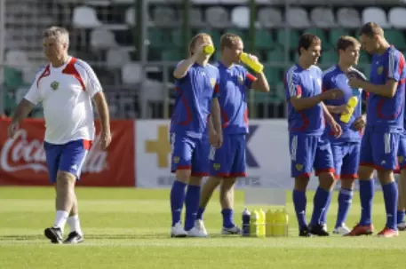 Хиддинк обнародовал состав на матч с Германией