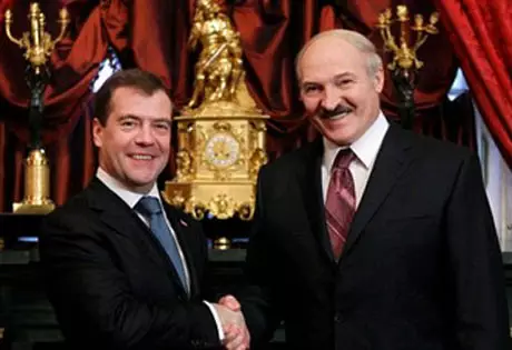 Медведев поздравил Лукашенко с победой на выборах