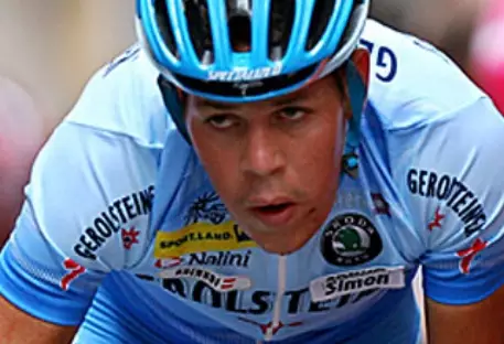 Призер "Тур де Франс" рассказал о массовом применении допинга