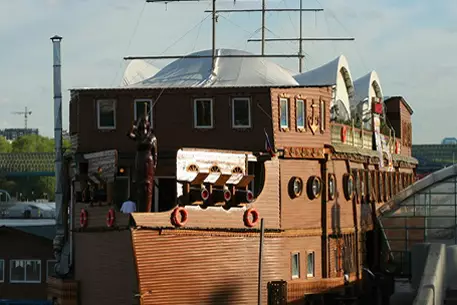 В центре Москвы сгорел плавучий ресторан