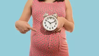 "Оформила кредиты, чтобы найти суррогатную маму". Сколько стоит материнское счастье?