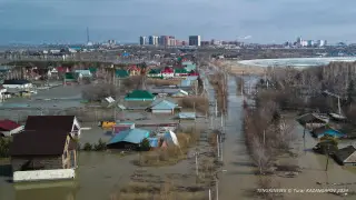 "А ведь была проделана такая работа". В пригороде Петропавловска дома ушли под воду