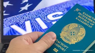 Казахстанцам пора на родину? Что происходит в США после новых правил Трампа
