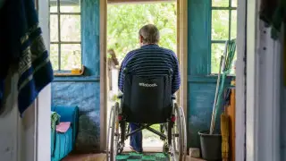 Мытье посуды, разговоры по душам и поиск спонсоров. Обычный день казахстанского соцработника