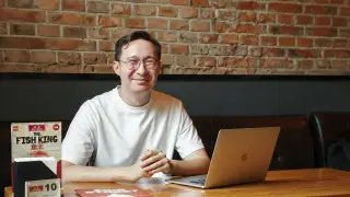 Из дипломатов в рестораторы. Как казахстанец покорил Пекин бургерами