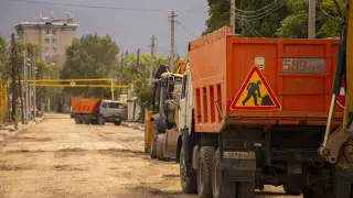 “Стоит всё“. Ремонт улицы в Алматы парализовал и бизнес, и жизнь людей