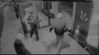 Ломай, беги, снова ломай: кто в Казахстане разбивает остановки и сколько стоит их восстановление