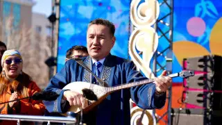 Праздновали и страдали. Чем занимались чиновники Казахстана в марте