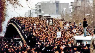 Три революции и несколько кризисов Ирана. Как история заходит на второй круг