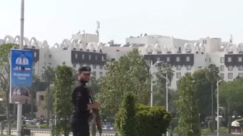 Во время переговоров Ирана и США в Исламабаде, Пакистан. Скриншот из видео на YouTube-канале CBC TV Azerbaijan