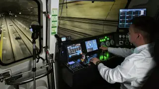 Для чего машинист говорит сам с собой. Один день в алматинском метро