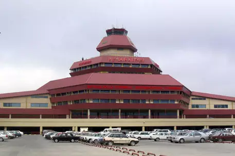 Самолет со сборной Хиддинка сел в Баку с получасовой задержкой