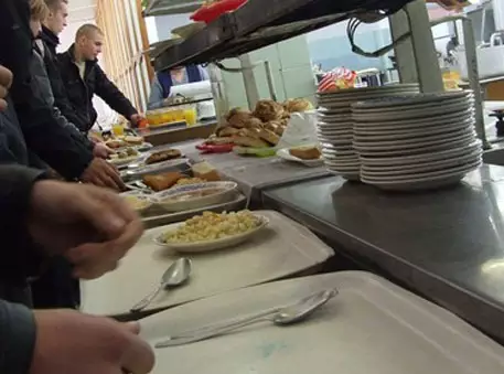 Более 80 рабочих отравились едой в казахстанском поселке 