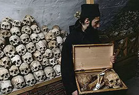 В Греции задержали монаха с останками монахини