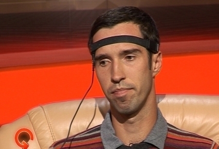 Спортивная сенсация. Неожиданный прорыв. Неделю назад казахстанский теннисист Михаил Кукушкин - 92-я ракетка мира - обыграл француза Гаэля Монфиса,15-ю ракетку. Таким образом Кукушкин вышел в 4-й круг теннисного турнира Australian Open. Миша пришел к нам в гости, на детектор, настороженно. Но рассказать честно старался - и про свою самую большую победу, и про свое самое позорное поражение.