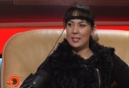 Пока государственные лечебные учреждения помогают населению, ну, как могут, обороты набирают благотворительные фонды. Только один из них благодаря акции "Подари детям жизнь" помог уже 350 детишкам, нуждающимся в срочных и дорогостоящих операциях. Это не считая тесной работы с профильным министерством и профильным же комитетом парламента. Директор благотворительного фонда "Дом" Аружан Саин пришла к нам на детектор лжи и честно рассказала, кто приносит деньги для спасения безнадежно больных детей, как благотворительность используют порой в коррупционных схемах и почему брать деньги от спонсоров - это всегда страшно?