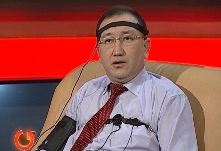 Новая порция "ментовских войн" - пользователям особенно полюбилась, в Сети так и пишут. В государстве нашем перманентно случается, что правоохранительные и силовые структуры хватают сотрудников друг друга. И вот пишут, что опять случилось на этот раз весеннее обострение. Поговорить об этом честно мы позвали правоведа Марата Башимова. На детектор позвали. В нашей постоянной рубрике: зачем силовые структуры соперничают между собой, почему страна наша остается полицейским государствам и каким ведомствам следовало бы снять погоны?