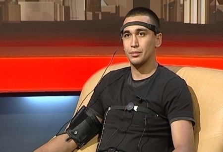 Государственное отношение к спорту, оно, конечно, в стране есть. Но с оговорками. Не все единоборства получают государственную поддержку в равной степени, и причины тут, скорее, объективные. Подсобить чиновники готовы популярным видам спорта, массовым. А вот, баскетбол, например, ну, кто про него чего триумфального слышал? А он есть. На детекторе лжи - капитан баскетбольной команды "Астана", игрок сборной Казахстана - Рустам Яргалиев. Разговор состоится о нелегкой судьбе не модного в стране вида спорта.