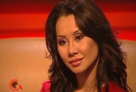 В середине октября, то есть спустя пару дней после назначения в кабмин нового премьера, правительство внесло на рассмотрение парламента поправки в Закон "О правоохранительных службах". До того об использовании детектора лжи для приема на работу в органы только дискутировали. Но теперь, похоже, полиграф хотят уже де-факто узаконить. Премьер-министр Серик Ахметов подписал соответствующее постановление правительства и предложил мажилису сразу ряд изменений и дополнений в действующий закон. Профильным ведомством по защите законопроекта в парламенте закреплен Минюст. В середине февраля Президент подписал Закон "О специальных государственных органах", который обязал кандидатов на службу в спецслужбах проходить обязательное психофизиологическое освидетельствование на полиграфе. Однако теперь в кабинете министров хотят, чтобы методом детекции лжи проверялись не только рекруты в Комитет нацбезопасности, внешнюю разведку или службу охраны Президента, но и при наборе персонала во все остальные правоохранительные структуры: прокуратуру, полицию, финполицию, таможню и даже противопожарную службу. Цель полиграфологического исследования та же, простая и понятная - определить пригодность к службе. Поправки в закон предусматривают также, что выбор специальных технических средств для тестирования на детекторе, а также контроль за достоверностью полученных данных правительство намерено закрепить за собой. 