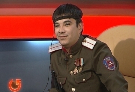 Казахстан в лице Президента публично обозначил свою позицию по вопросу голодомора. Жертв политических репрессий вспоминаем всегда, а теперь день этот будет касаться и жертв голодомора. Нурсултан Назарбаев прямо обратился к Ассамблее народа с просьбой поддержать его в этом вопросе. А казаки Казахстана, которые, как известно, от репрессий и голодомора пострадали не меньше остальных, публично благодарили первого в истории - и мусульманского мира, и православного казачества - атамана-казаха Нурсултана Назарбаева. Он почетный Верховный атаман Всемирного совета казачьих атаманов. Глава государства в ответ заметил, что у казахов и казаков разница только в произношении одной буквы, а суть одна: свобода, степь да сечь. Казаков на детекторе лжи у нас еще не было, а потому и для нас опыт сегодняшний - как творческий эксперимент - атаман пришел настоящий!