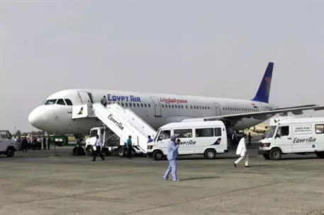 В аэропорту Каира самолет с пассажирами врезался в столб