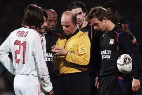 Встречу "Рубин" - "Барселона" рассудит директор театральной группы