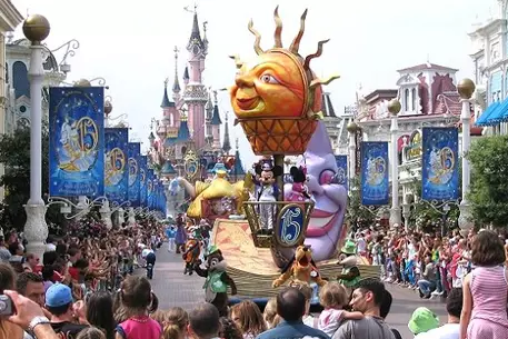 Двое сотрудников парижского Диснейленда покончили с собой