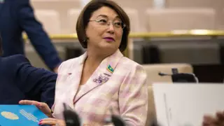 "Я даже рада, что меня покритиковали". Сенатор Айтимова о своей речи для болашаковцев