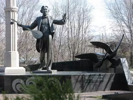 В Алматы пройдет конкурс на лучший проект памятника Нургисе Тлендиеву