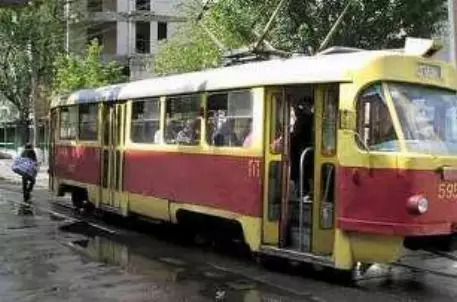 В Усть-Каменогорске трамвай сбил женщину