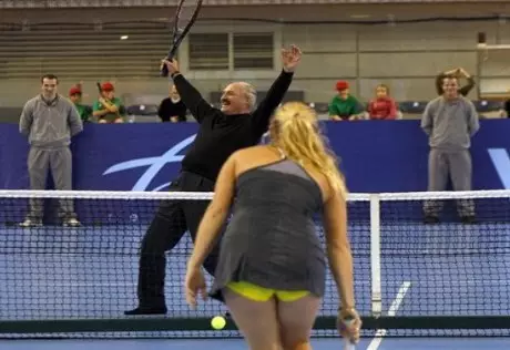 Лукашенко вышел на корт против первой ракетки мира