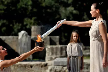 В Греции зажгли огонь ванкуверской Олимпиады