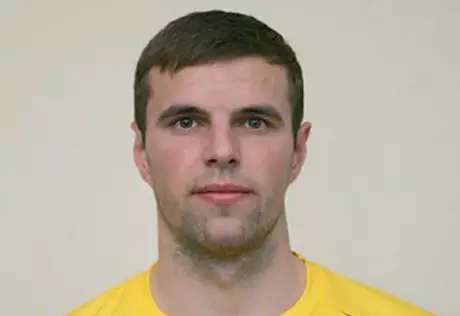 Вратарь ЦСКА на джипе врезался в дерево и сломал позвоночник